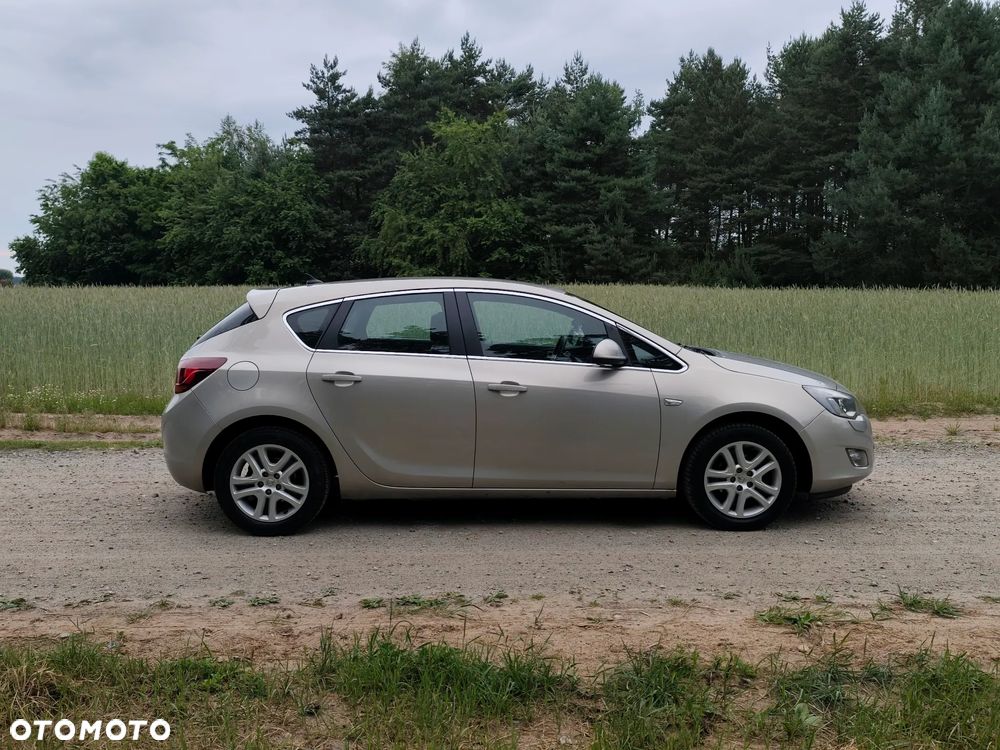 Opel Astra 1.4 Turbo Exklusiv - 4