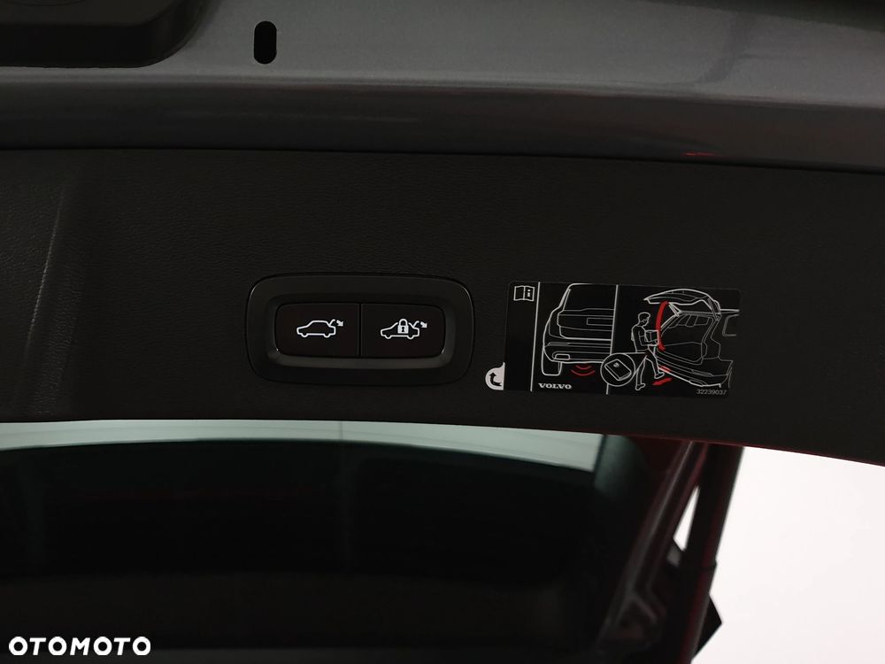 Volvo XC 40 D4 AWD R-Design - 34