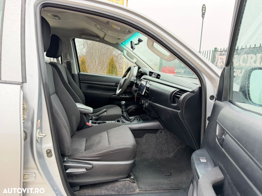 Toyota Hilux 2.4D 150CP 4x4 Double Cab 6MT Comfort - 17