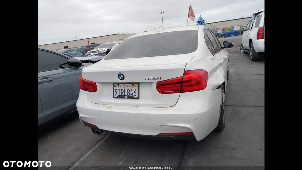 BMW Seria 3 330i M Sport - 8