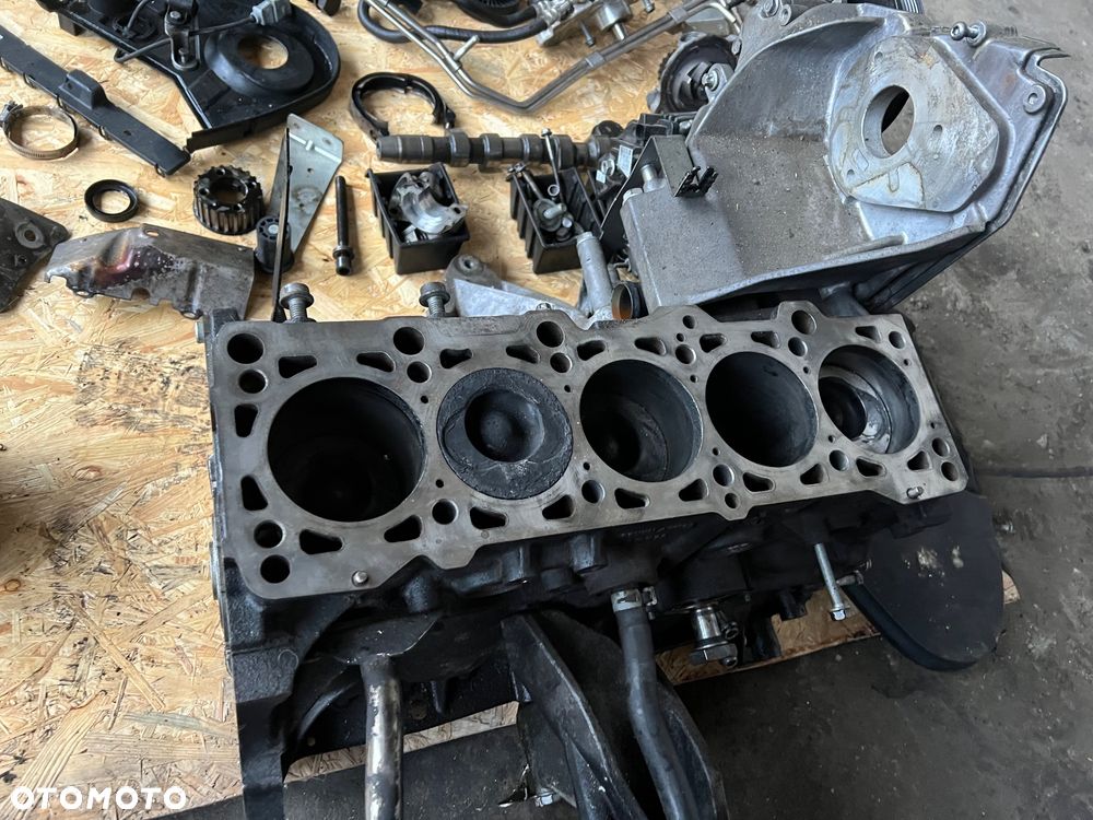 Vw Crafter Volkswagen silnik na części blok silnika wtryski głowica BJL BJM BJA BJK BJL POMPA WTRYSKOWA POMPA OLEJU PODSTAWA FILTRA OLEJU ODMA LISTWA WTRYSKOWA WAL WAŁ WALKI PANEWKI 076130 SB5cdk3 / 0445010125 074115109c 074115405 / 076103593a / 057130764F /076103373D / 076103021 /8F06 AL611  silnik cały na części - 4