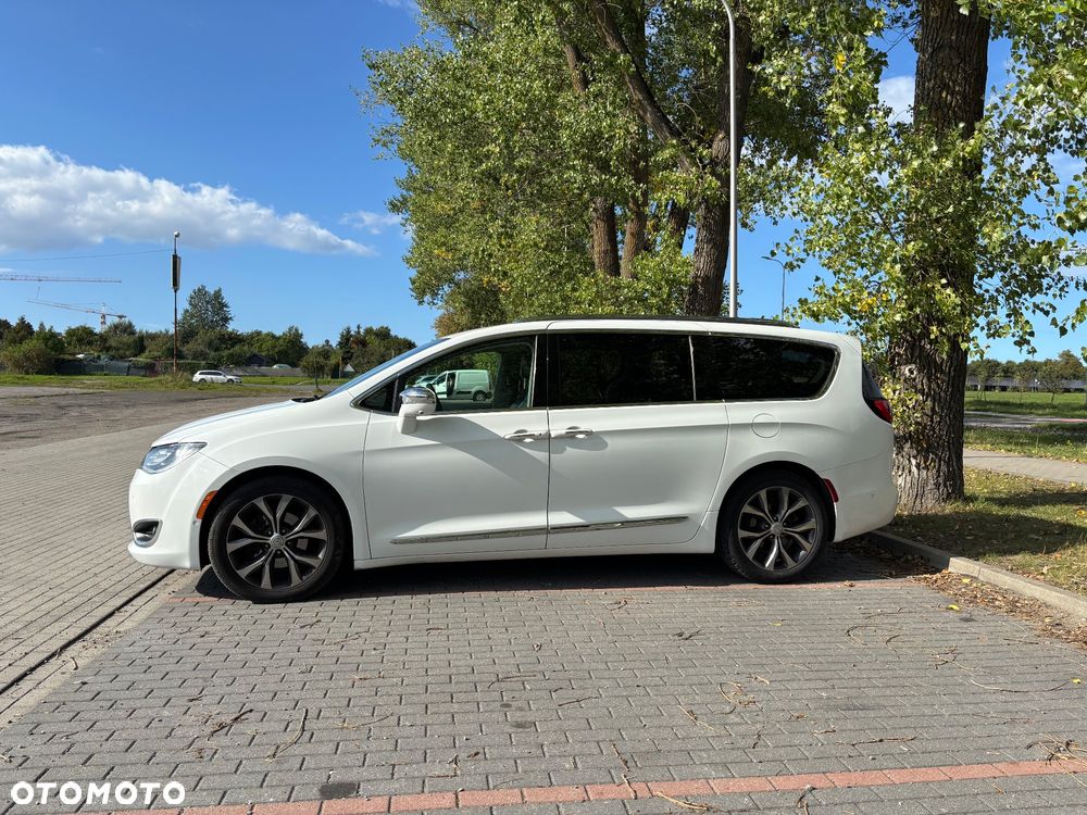 Chrysler Pacifica - 4