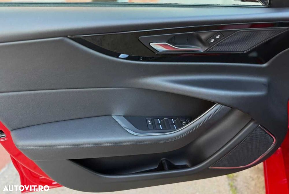 Jaguar XE D200 RWD MHEV R-Dynamic S - 15