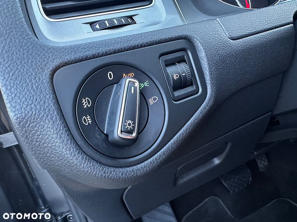 Volkswagen Golf 1.6 TDI BlueMotion Technology DSG Lounge - 31