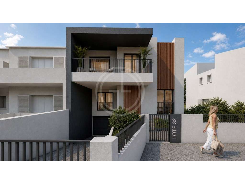 Moradia Unifamiliar com Piscina e Garagem - Grande imagem: 3/50