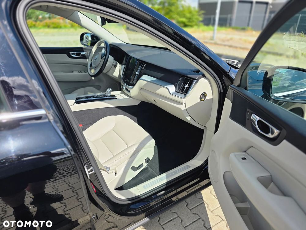 Volvo XC 60 T8 AWD Plug-In Hybrid Momentum - 13