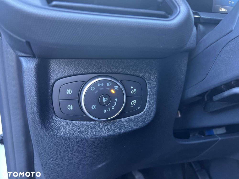 Ford Transit Courier - 26