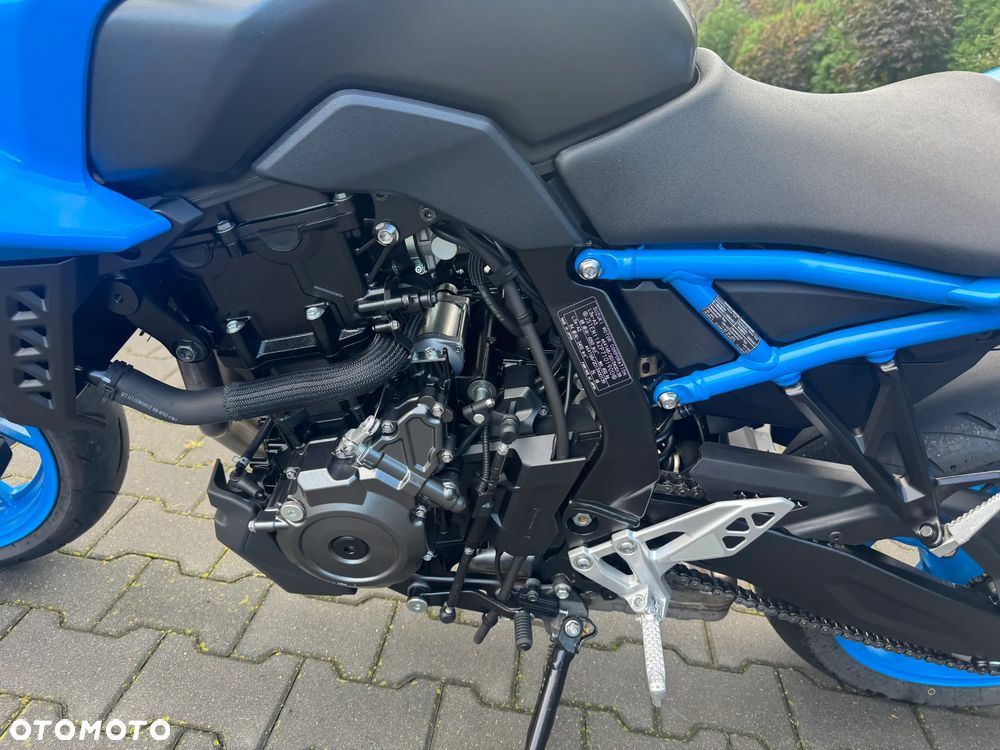 Suzuki GSX - 24