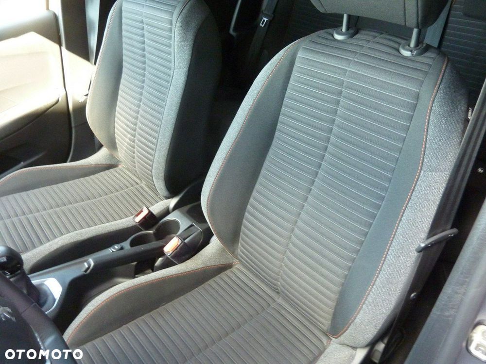 Peugeot 208 - 12