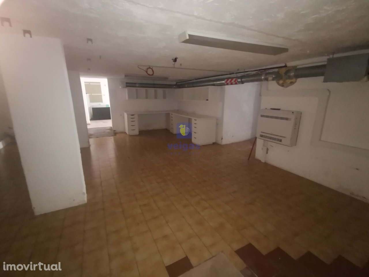 Loures, Excelente Espaço de 83m2 com 2 Montras, EQUIPADO com extração - Grande imagem: 3/14