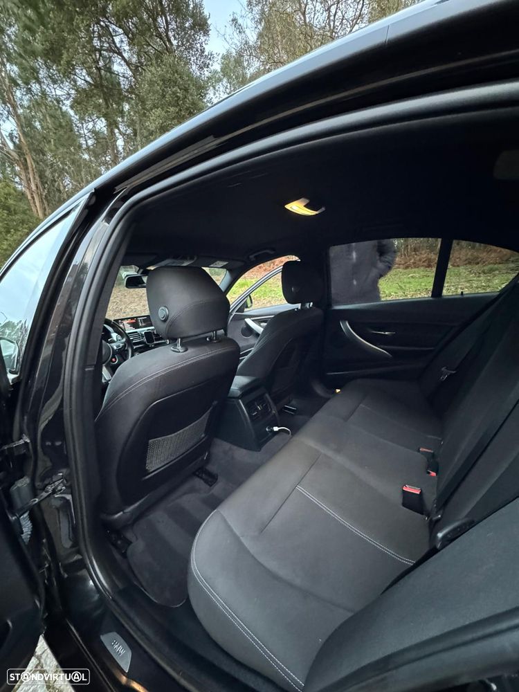 BMW 320 d Auto Line Sport - 14