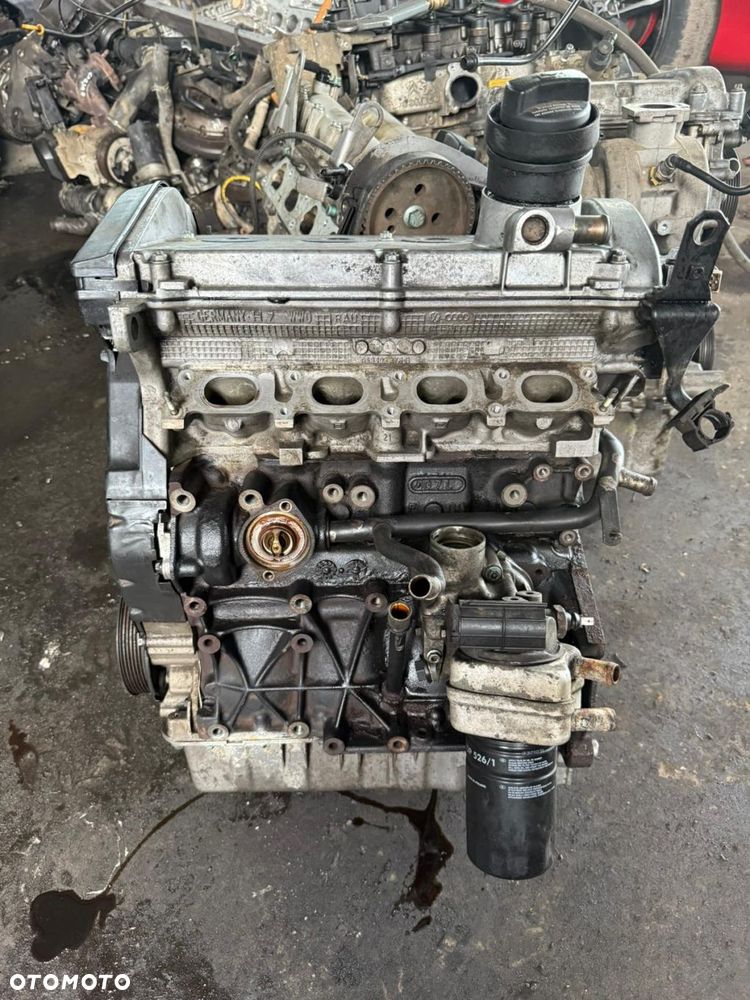 Silnik słupek Audi A3 8L 1.8 benzyna kod APG - 8