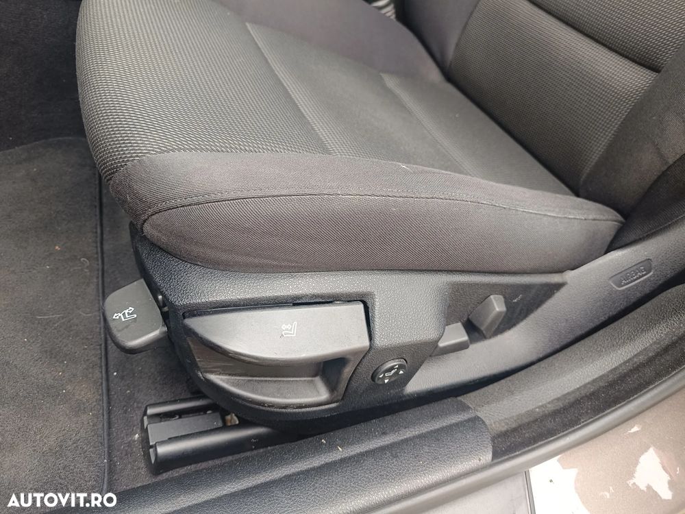 BMW Seria 5 520d Touring Luxury Line - 32