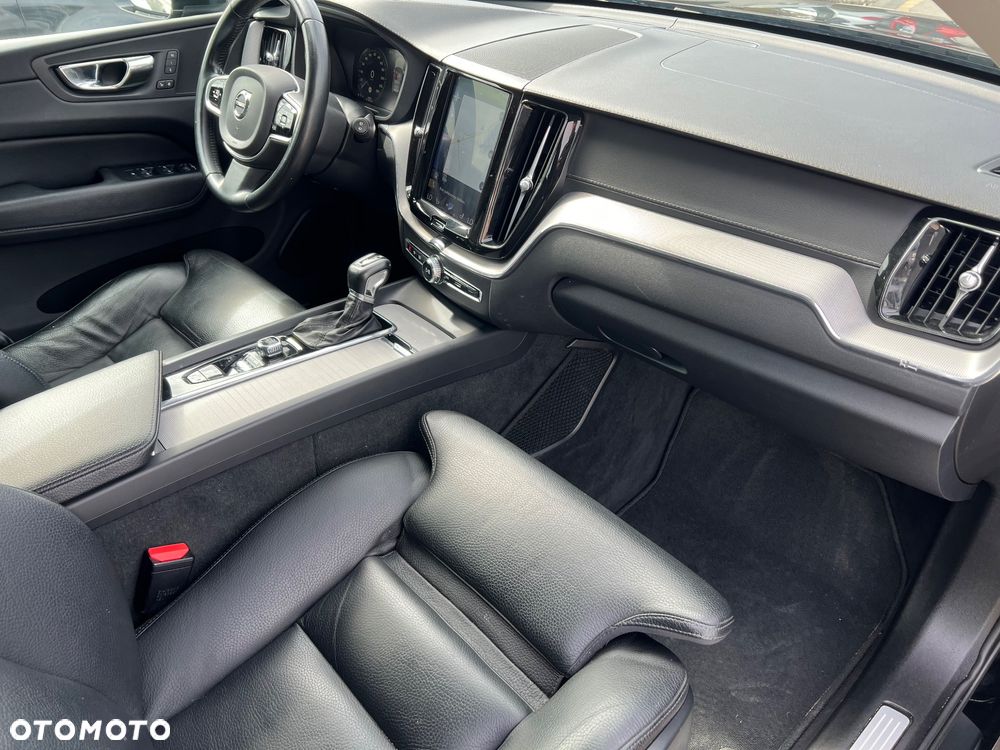 Volvo XC 60 D3 Drive-E R-Design Momentum - 27