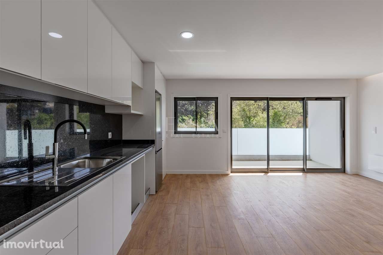 Apartamento T3 Novo - Inserido em Condomínio com Jardim e Lavandaria - Grande imagem: 2/36