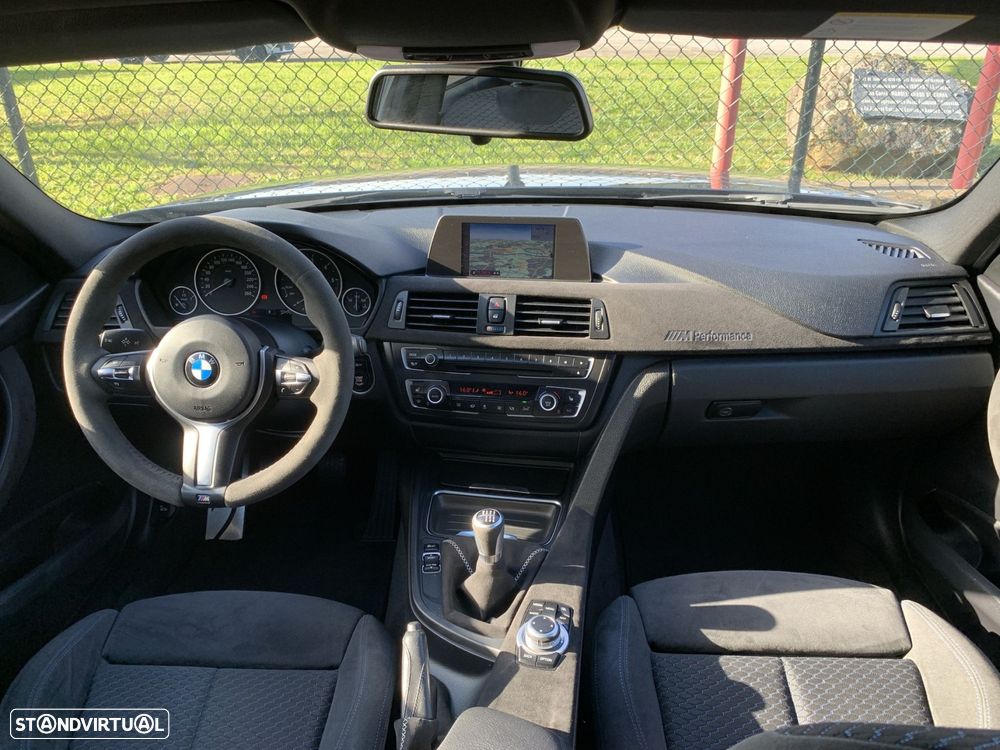 BMW 320 d Pack M - 16