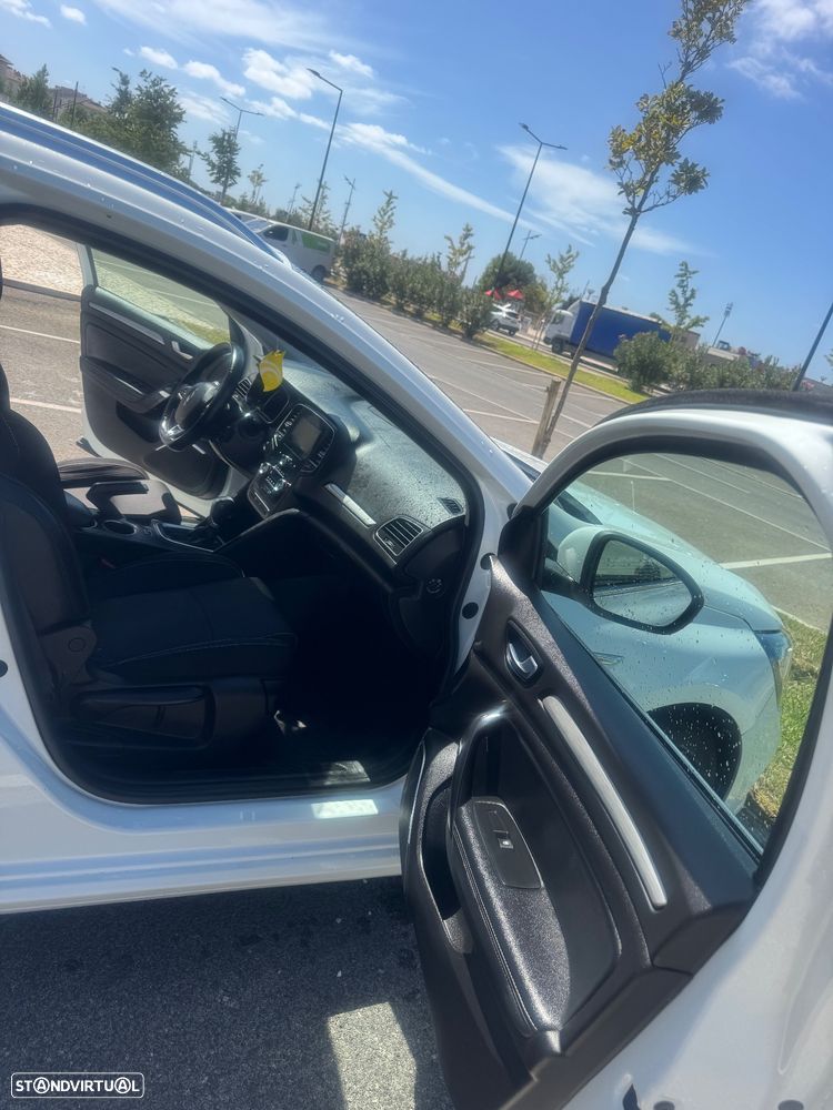 Renault Mégane Sport Tourer - 15