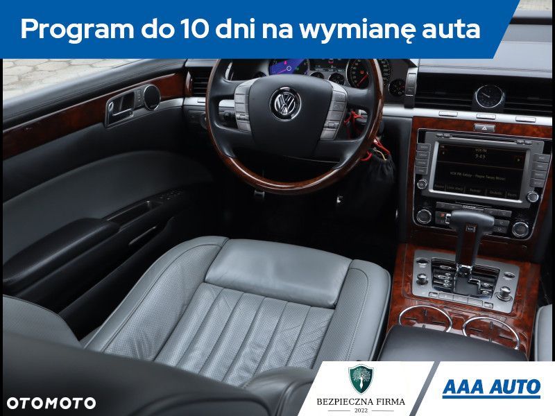 Volkswagen Phaeton - 9