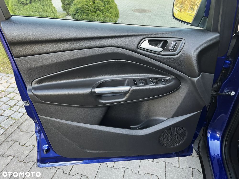 Ford Kuga 1.5 EcoBoost 2x4 Titanium - 36