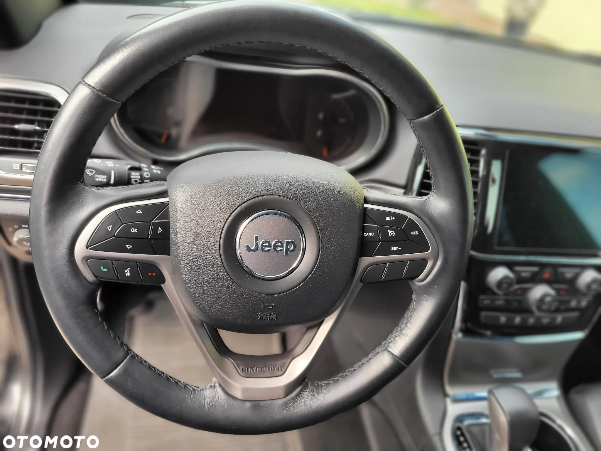 Jeep Grand Cherokee - 19