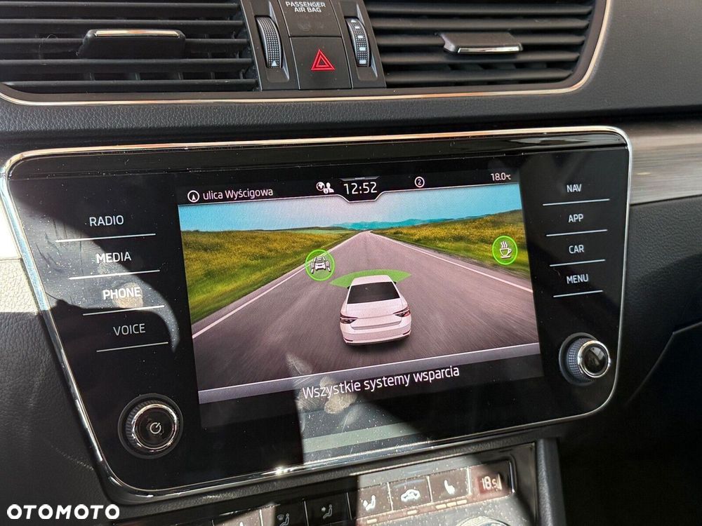 Skoda Superb 2.0 TDI SCR Style DSG - 28