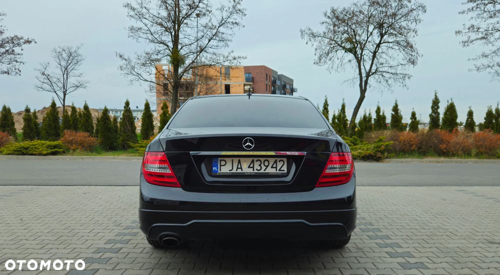 Mercedes-Benz Klasa C 200 CGI BlueEff Avantgarde - 5
