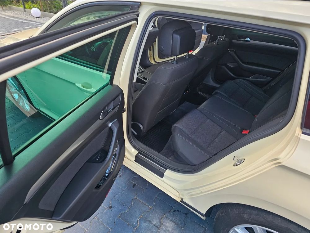Volkswagen Passat 2.0 TDI SCR DSG Comfortline - 6