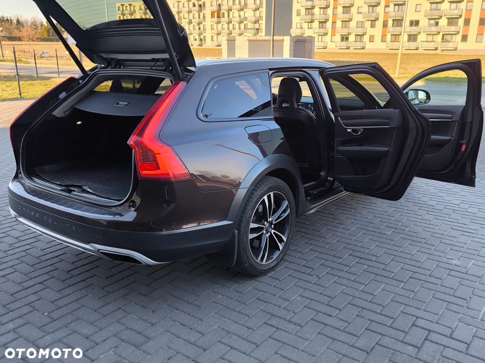 Volvo V90 Cross Country - 17