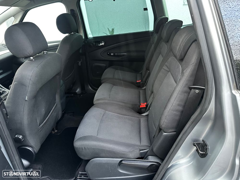 Ford S-Max 2.0 TDCi Titanium 7L - 27