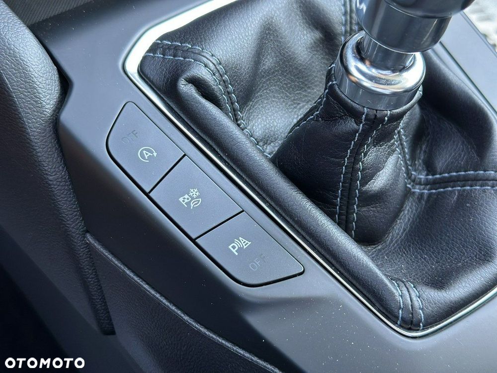 Ford Focus 1.0 EcoBoost Hybrid ACTIVE X - 30