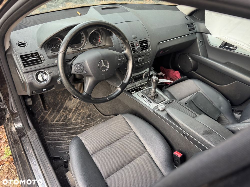 Mercedes-Benz Klasa C 200 (BlueEFFICIENCY) 7G-TRONIC Avantgarde - 3