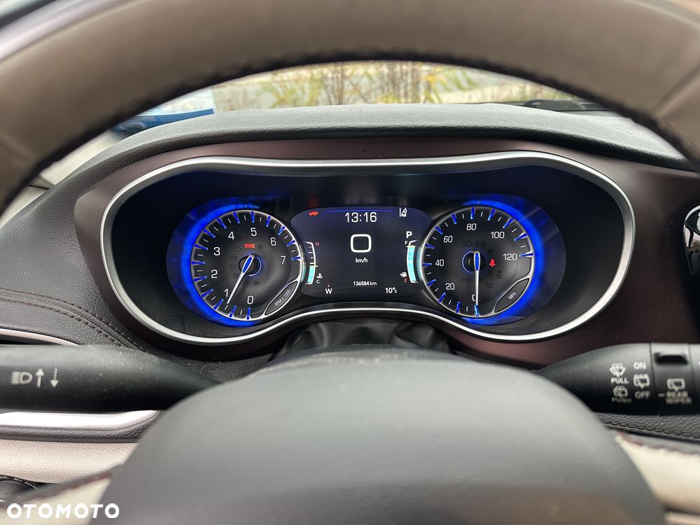 Chrysler Pacifica - 22
