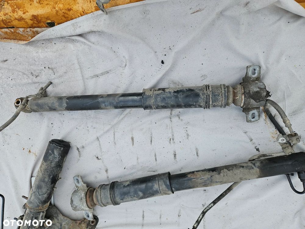 Amortyzatory tylne hydrauliczne zbiornik Peugeot 3008 I 1,6 THP 2011r - 2