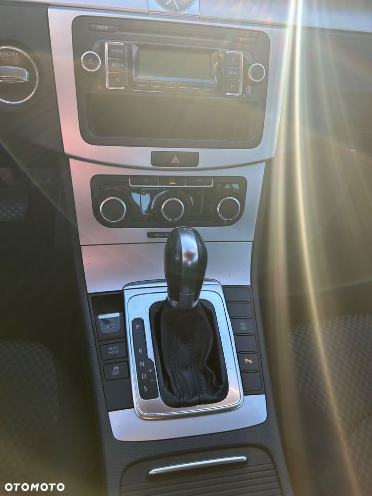 Volkswagen Passat 2.0 TDI DSG BlueMotion Technology Comfortline - 13