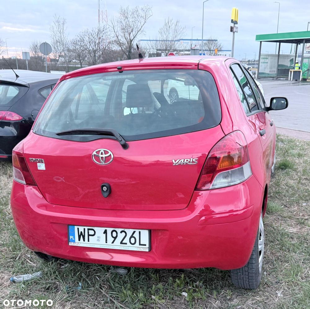 Toyota Yaris 1.0 Luna - 4