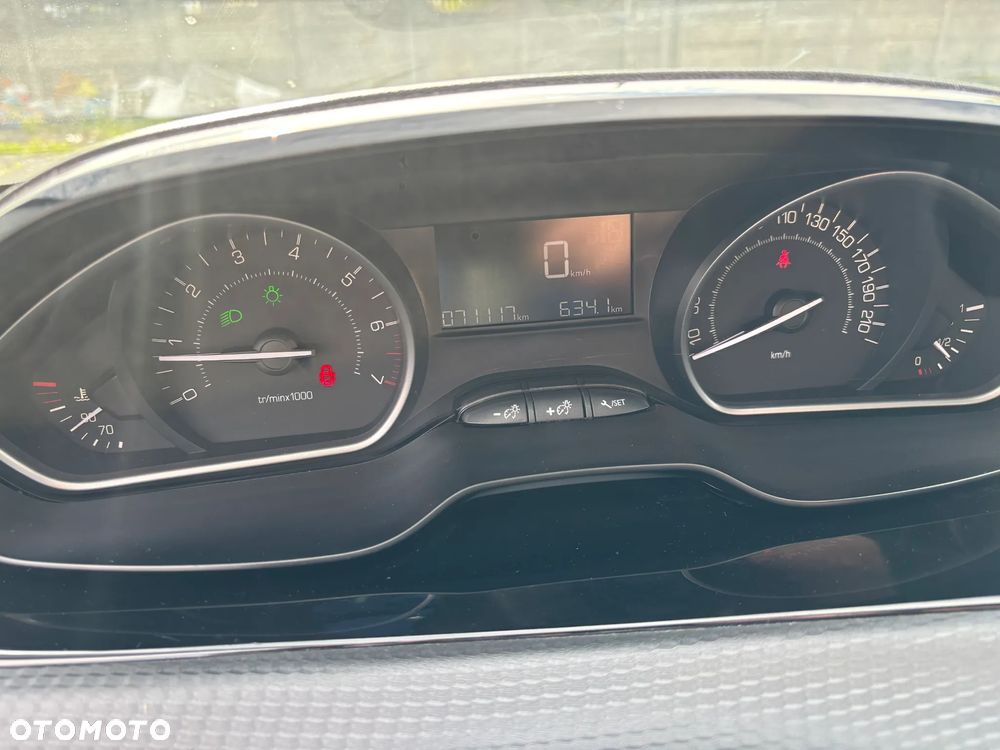 Peugeot 2008 1.2 Pure Tech Style S&S - 8