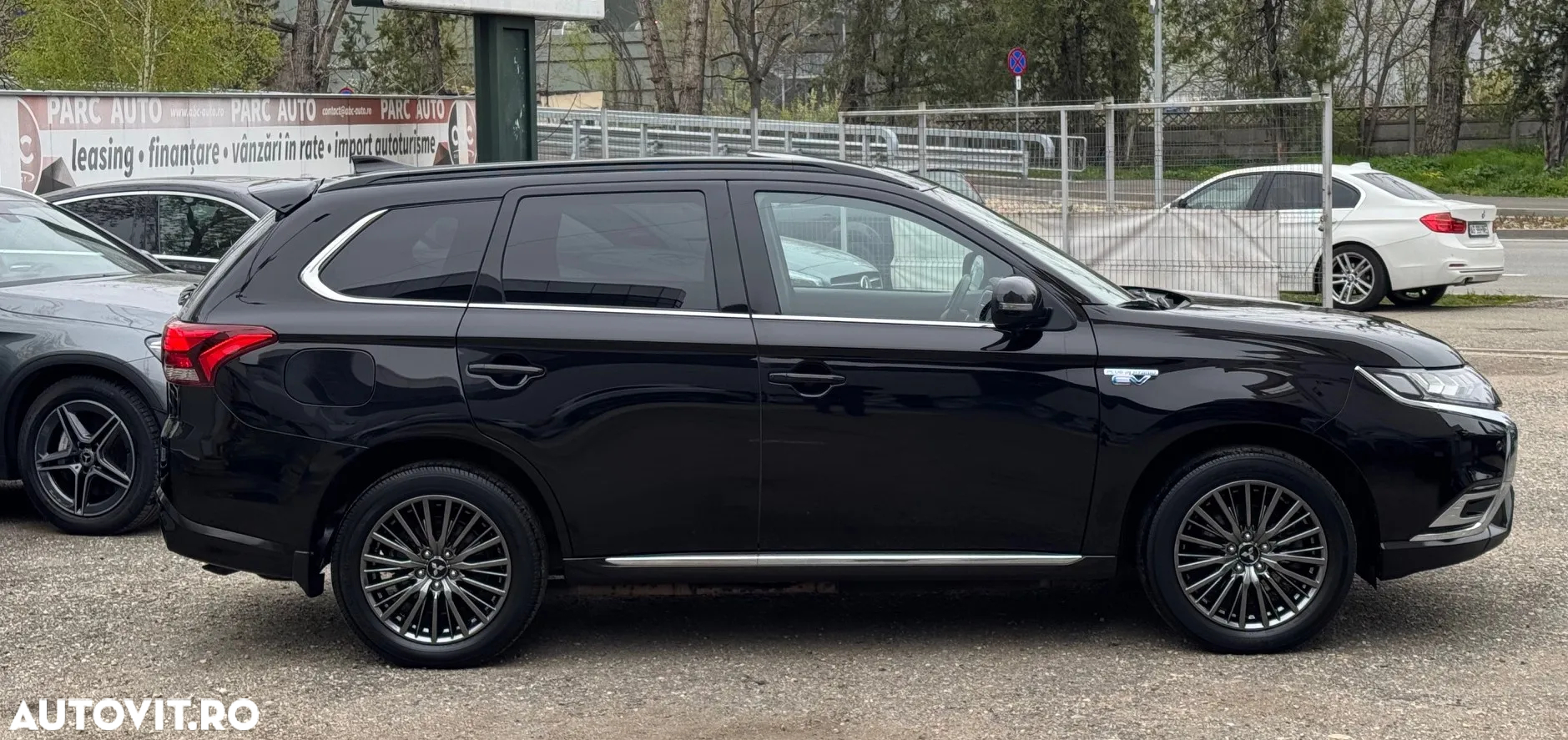 Mitsubishi Outlander 2.4 4WD Plug-In Hybrid Top - 3