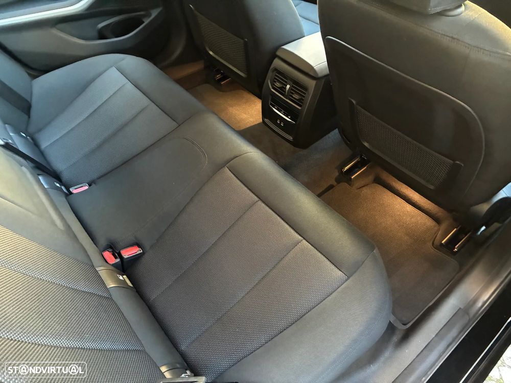 BMW 320 e Touring Corporate Edition Auto - 30