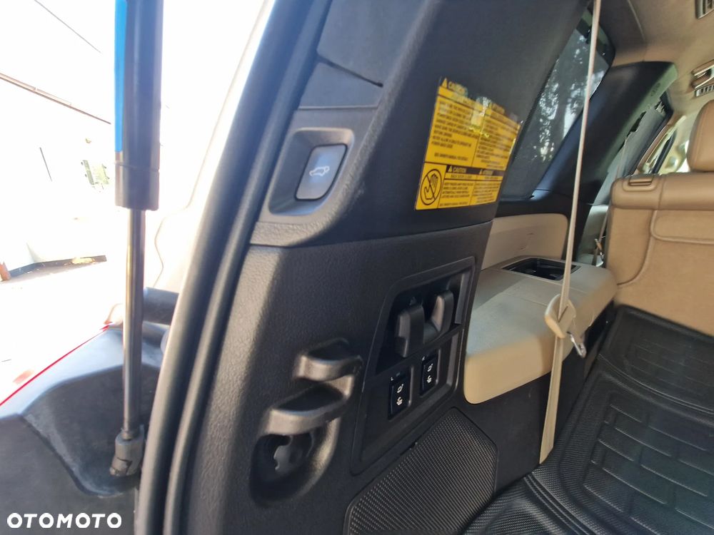 Toyota Sequoia - 12
