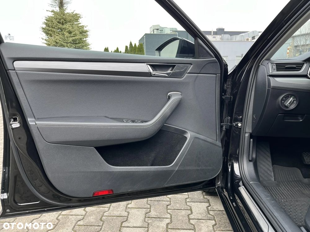 Skoda Superb 2.0 TDI DSG Style - 10