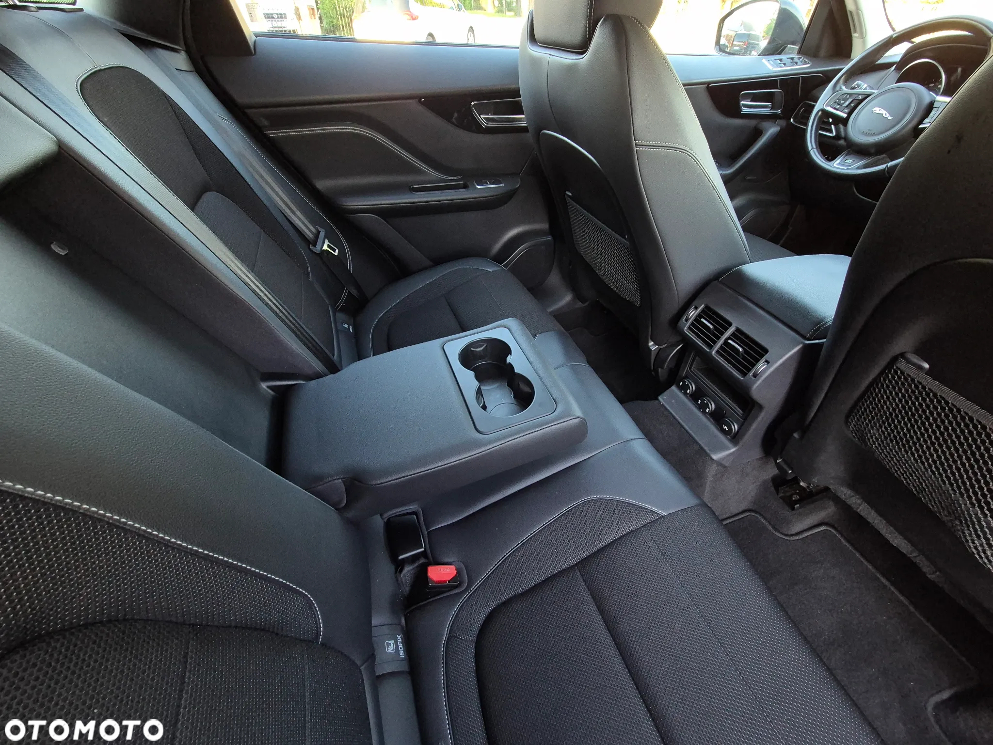 Jaguar F-Pace 2.0 i4D AWD R-Sport - 16