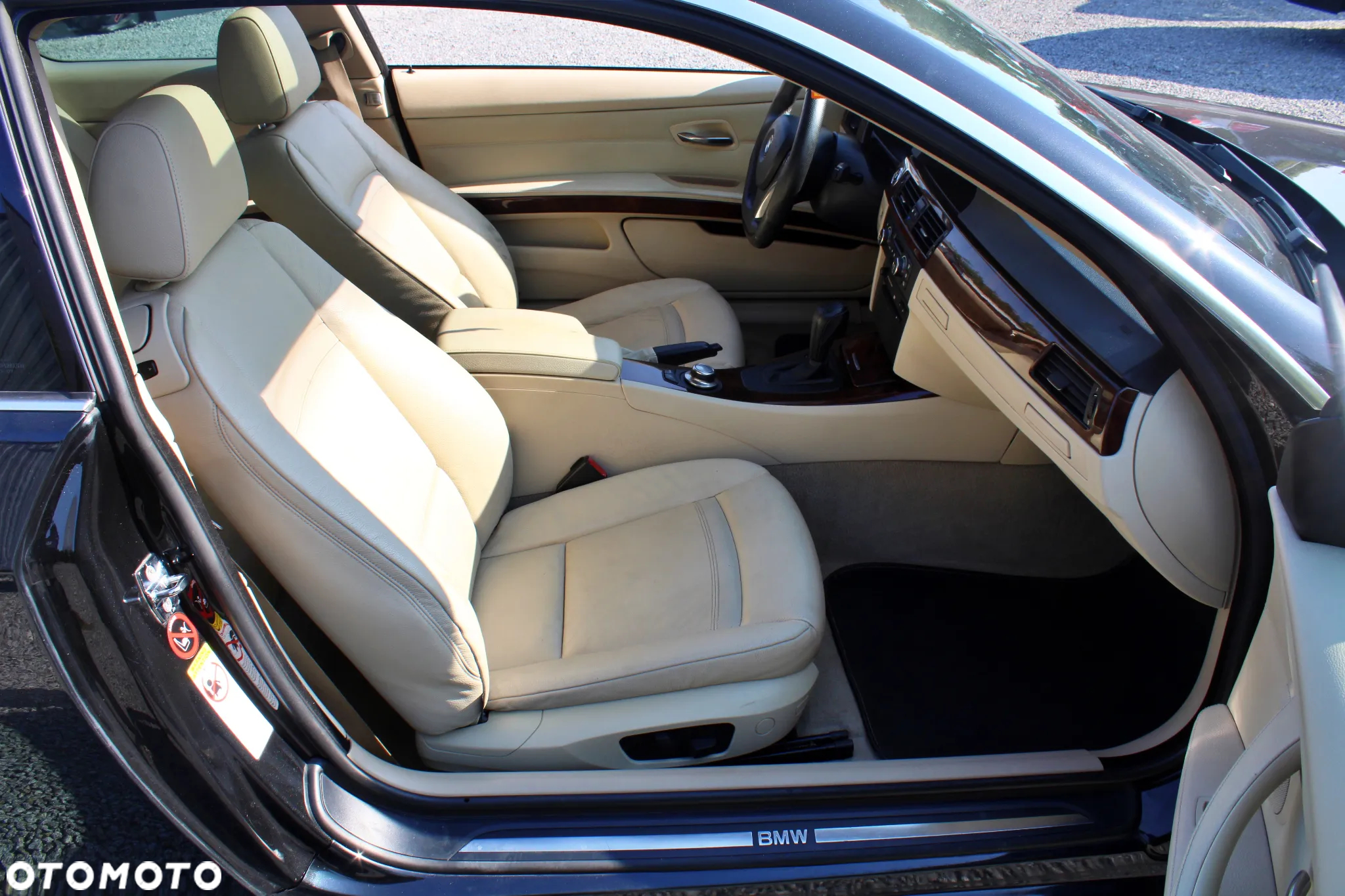 BMW Seria 3 325i Coupe - 24