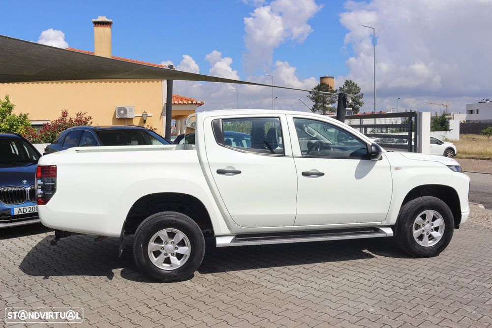 Mitsubishi L200 2.3 DI-D Space Cab Invite Strakar Look 4WD - 23