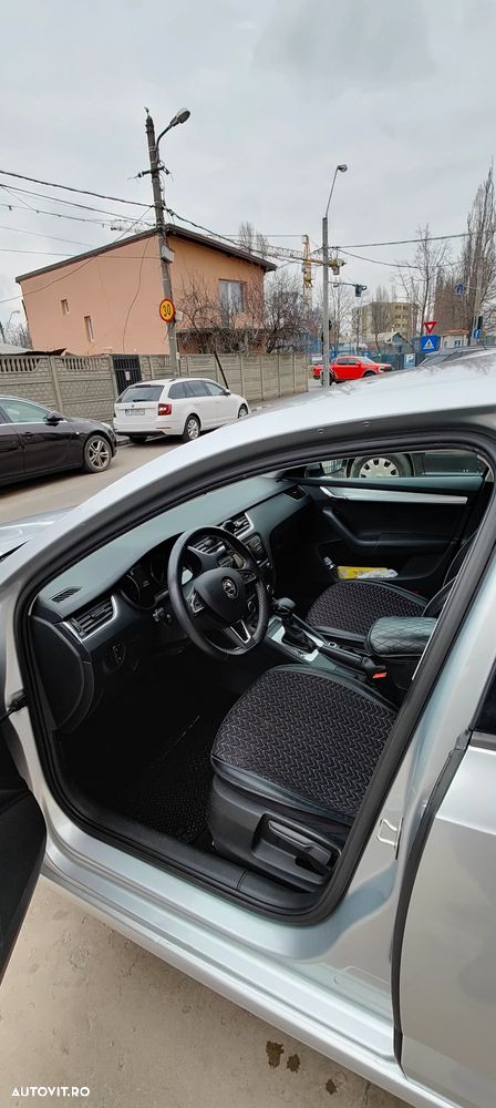 Skoda Octavia 2.0 TDI DSG Style - 2
