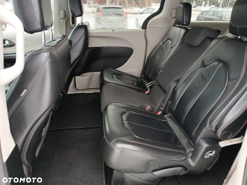 Chrysler Pacifica - 17