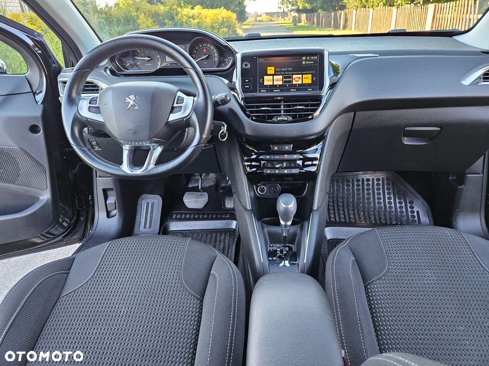 Peugeot 208 1.2 PureTech Allure S&S EAT6 - 9