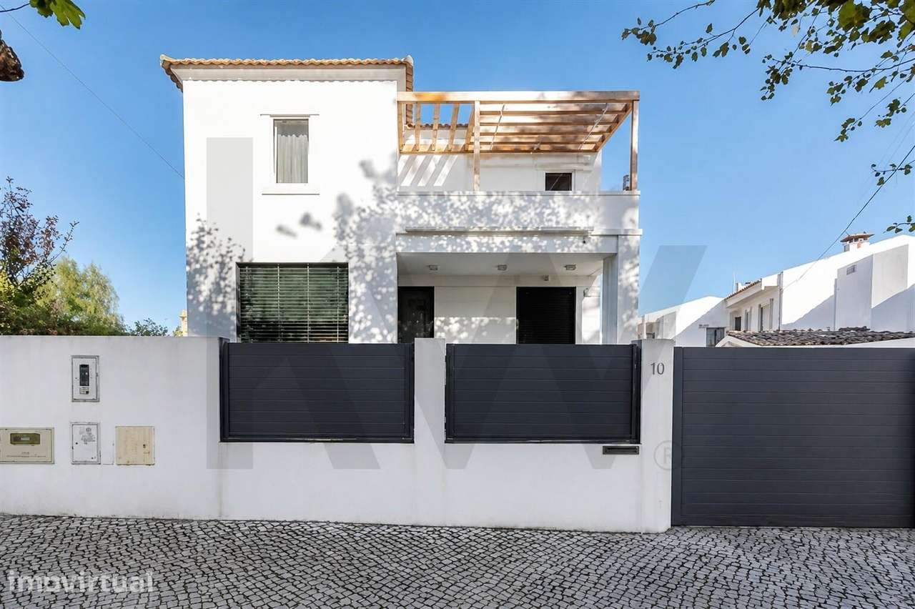 T3 com 3 Suítes e Jardim Privado a 6 min da Praia das Avencas - Grande imagem: 2/37