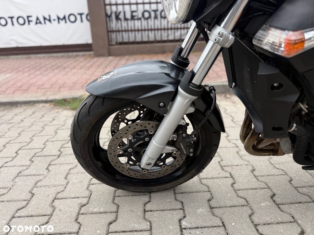 Suzuki GSR - 21