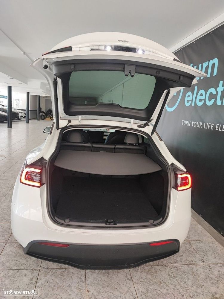 Tesla Model Y Long Range RWD — fotografia 6