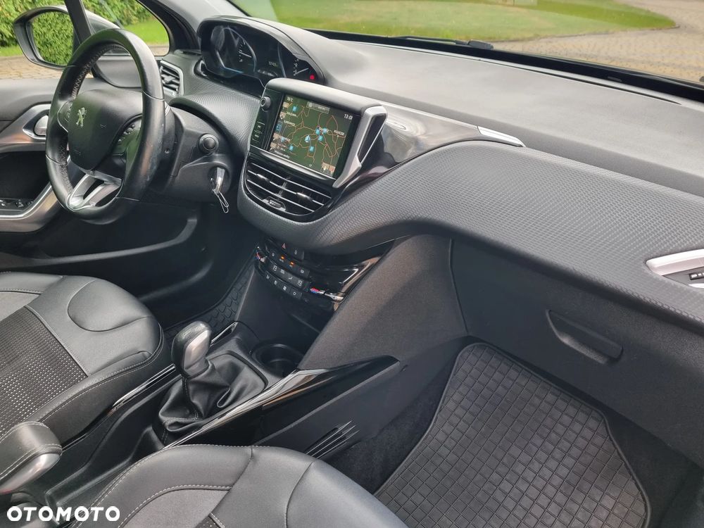 Peugeot 2008 1.2 Pure Tech Allure S&S - 23